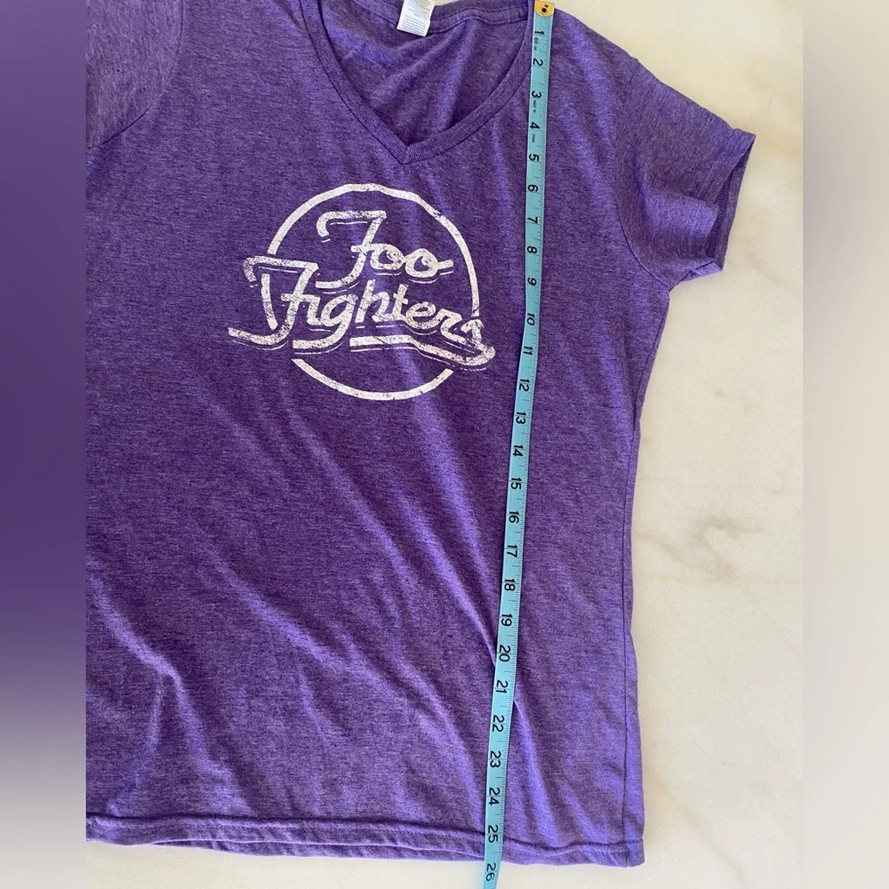 Foo Fighters concert t shirt. Broken leg tour - Picture 2 of 6